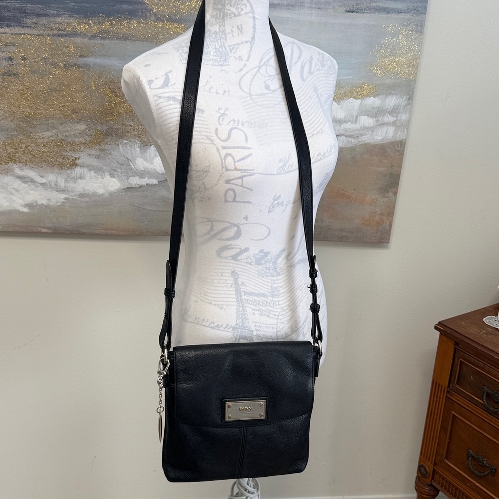 🥳🥳2 PIECE DKNY Set Leather Crossbody Bag & Wallet with storage bag, Black - Picture 3 of 16